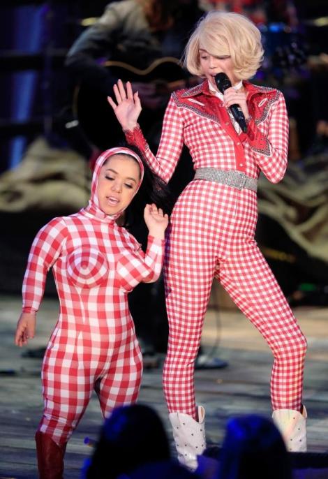 464888843ap00081-miley-cyru