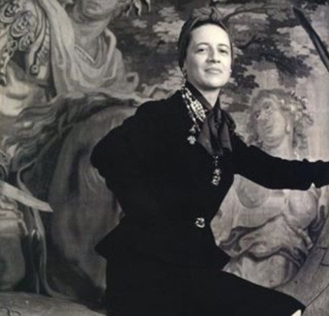 I am so obsessed with this picture. I want it in a huge gilded frame.