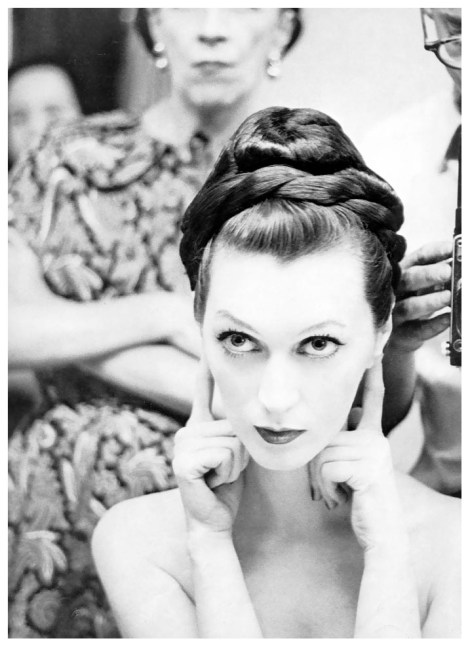 dovima-and-a-barely-visible-diana-vreeland-and-avedon-hair-by-enrico-caruso-photo-by-avedon-new-york-studio-july-1955.jpg